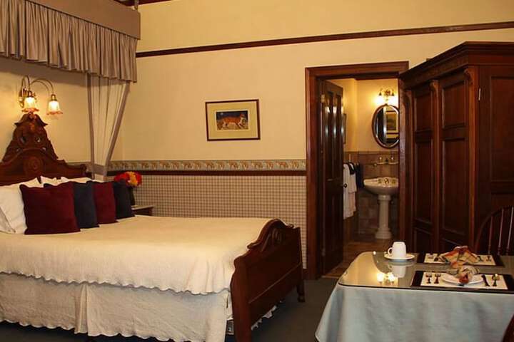 Room 27 of 38