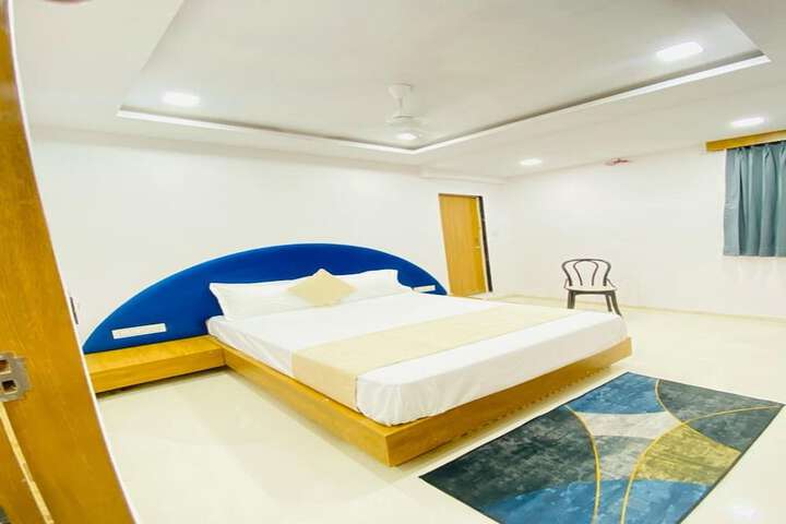 Room 30 of 43