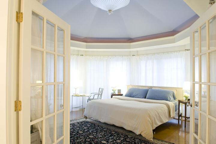 Room 3 of 20