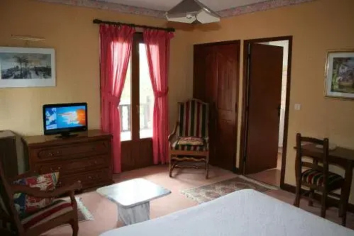 Room 4 of 16