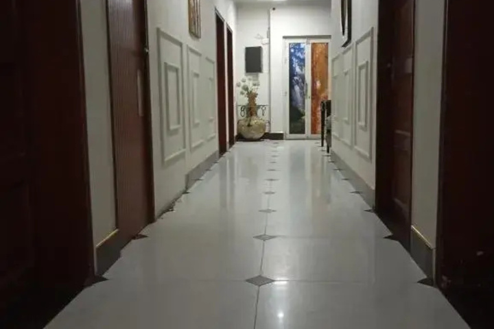 Room 14 of 18