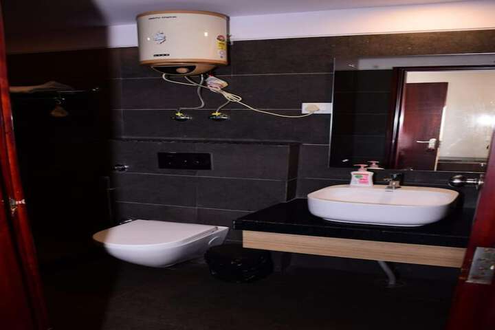 Room 21 of 28