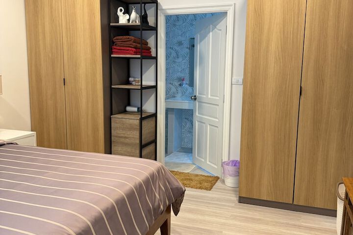 Room 102 of 138