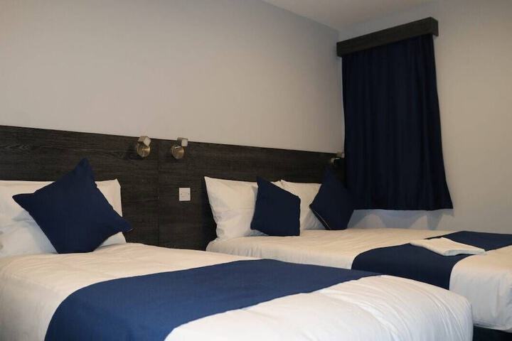 Room 5 of 6