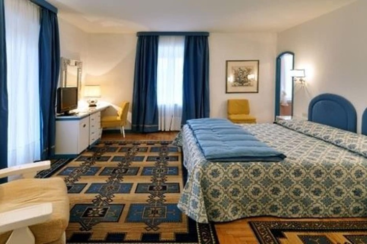 Room 17 of 45
