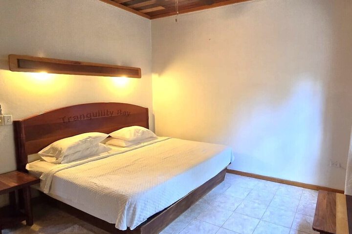 Room 12 of 80