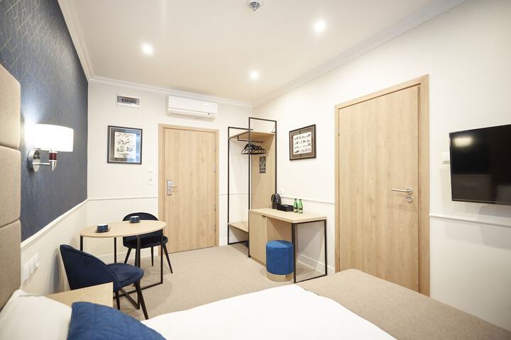 Room 13 of 73