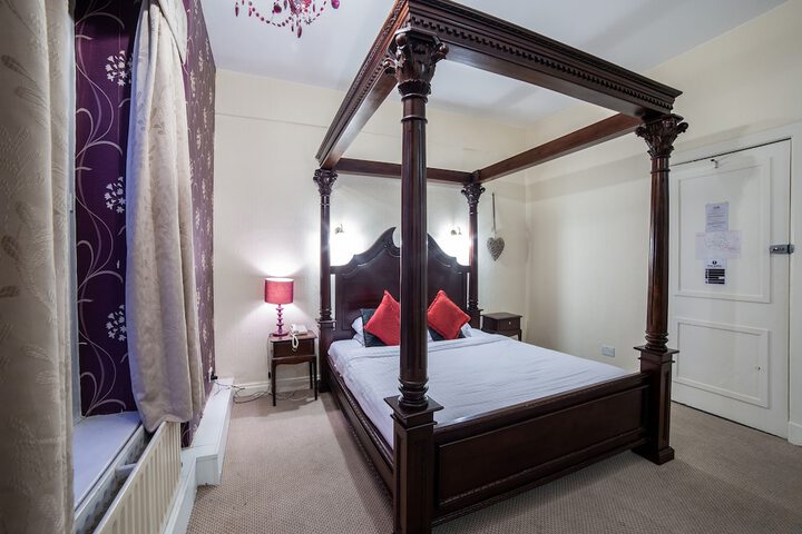 Room 7 of 36