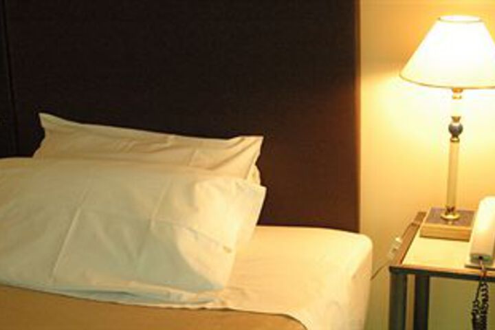 Room 10 of 30