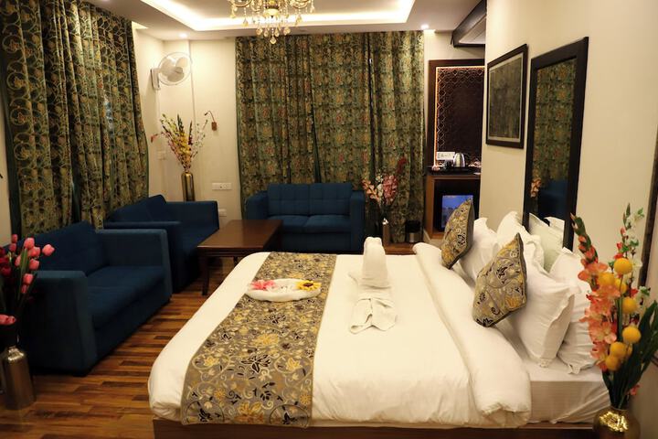 Room 16 of 36