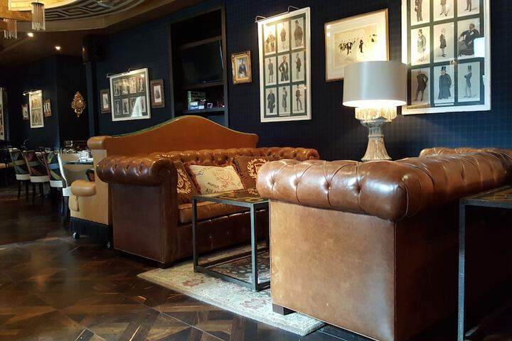 Lounge 51 of 61