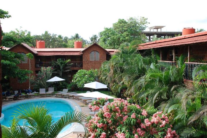 Pool Hotel