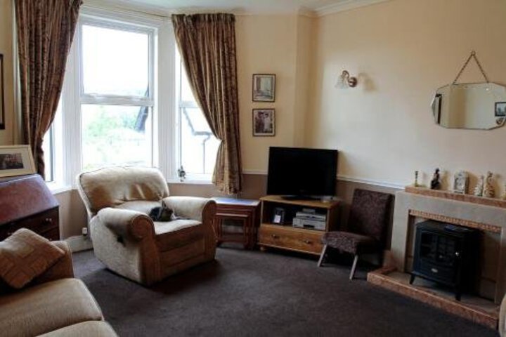 Room 6 of 8