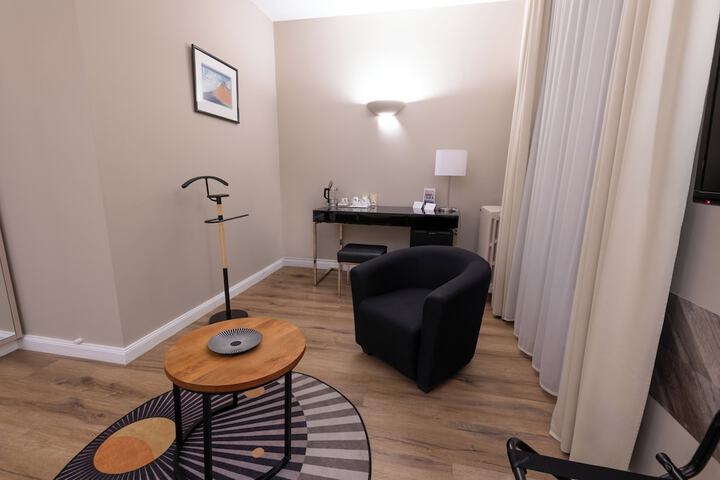 Room 45 of 106