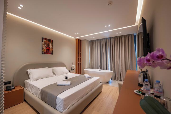 Room 6 of 76