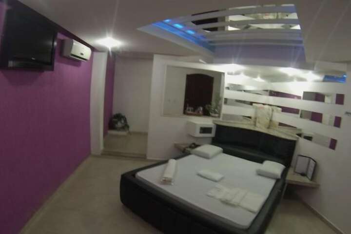 Room 35 of 63