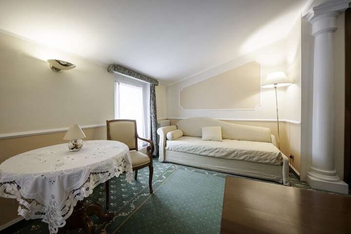Room 22 of 100