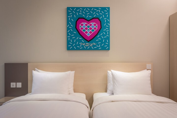 Room 20 of 171
