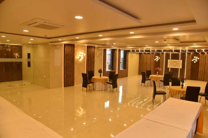 Ballroom/Hall 51 of 61