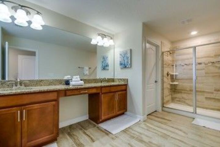 Room 4 of 28