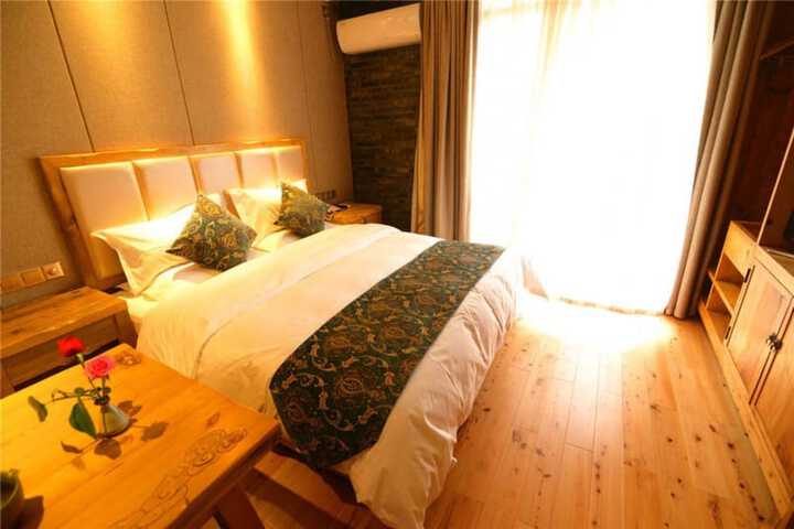 Room 9 of 16