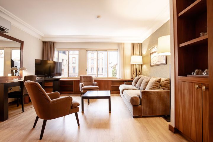 Room 34 of 90