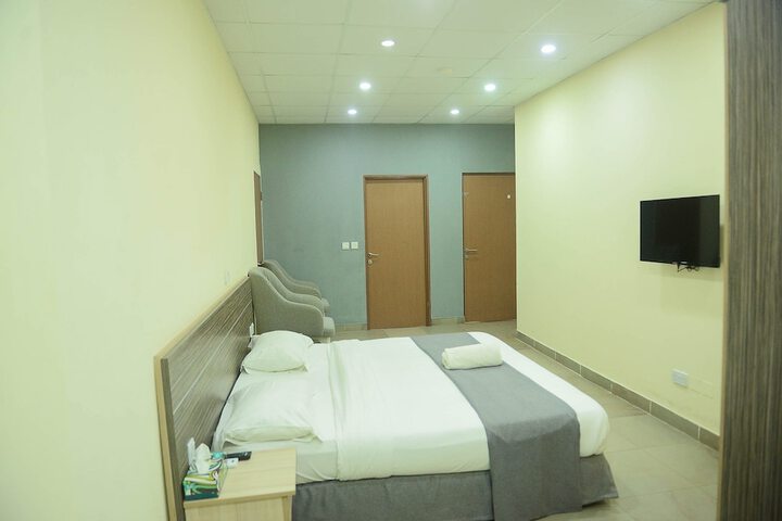 Room 4 of 42