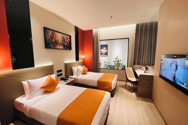 Room 10 of 46