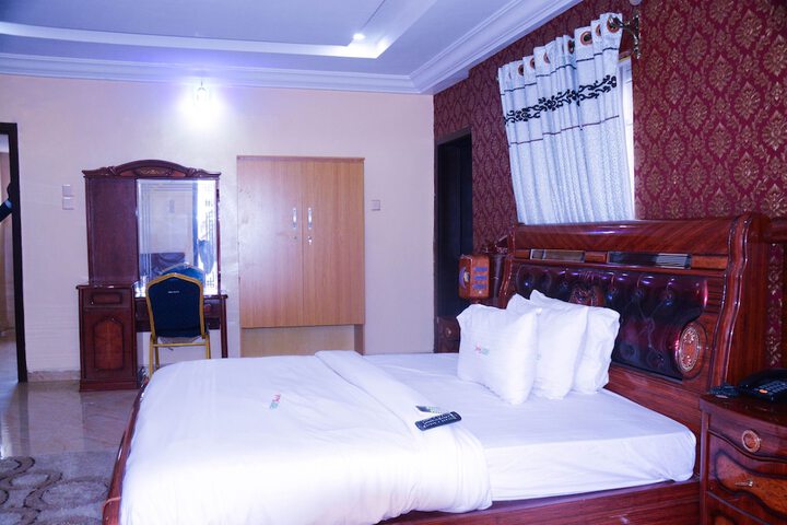 Room 10 of 30