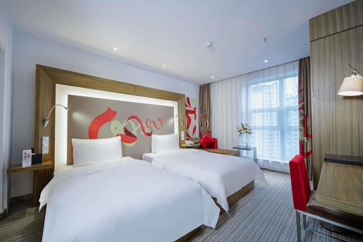 Room 35 of 183