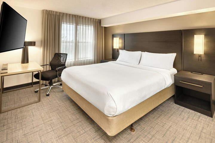 Room 8 of 34