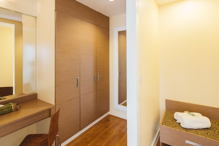 Room 9 of 63