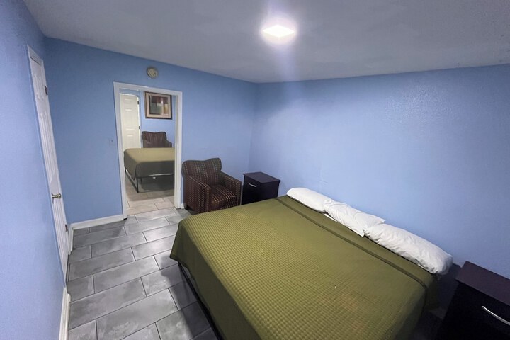 Room 8 of 11