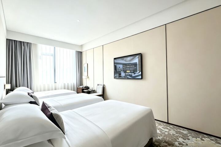 Room 32 of 66