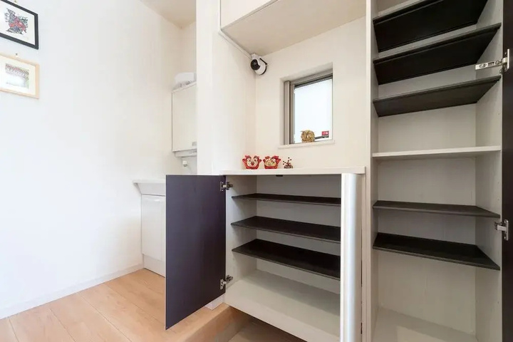 Room 14 of 25