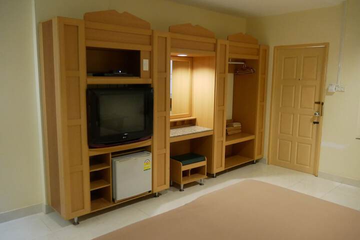Room 16 of 32