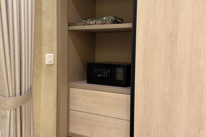 Room 11 of 43