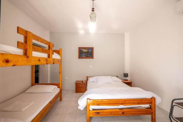Room 21 of 83