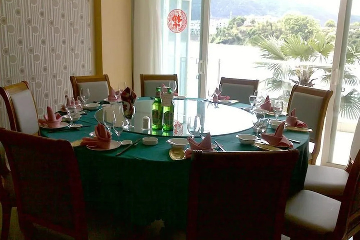 Dining 13 of 14