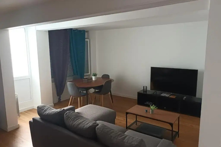 Room 5 of 11