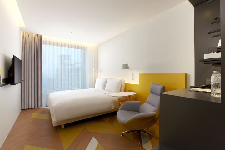Room 21 of 34