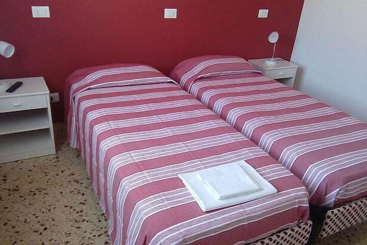 Room 6 of 67