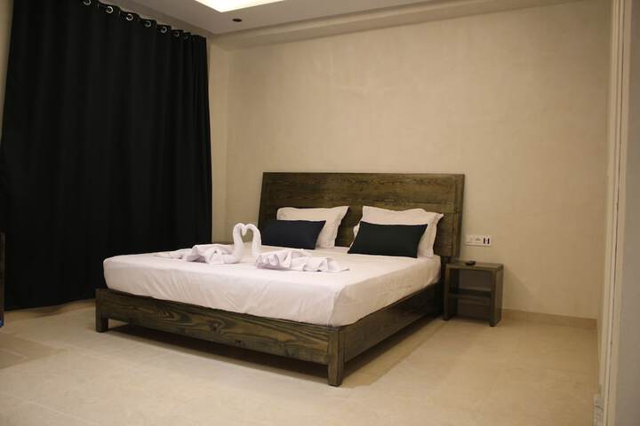 Room 15 of 153