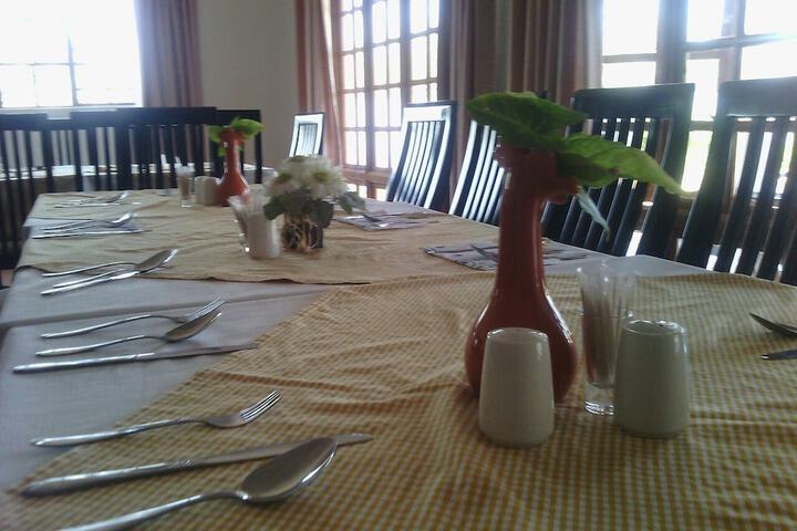 Dining 13 of 17