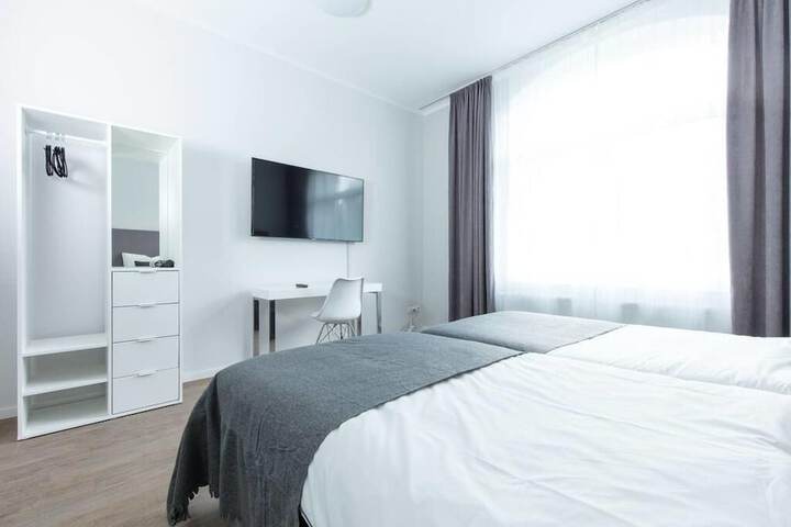 Room 7 of 84