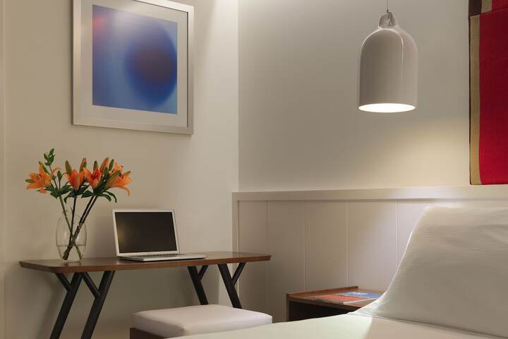 Room 6 of 61