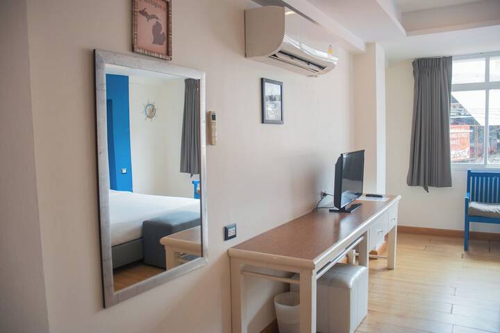 Room 42 of 77