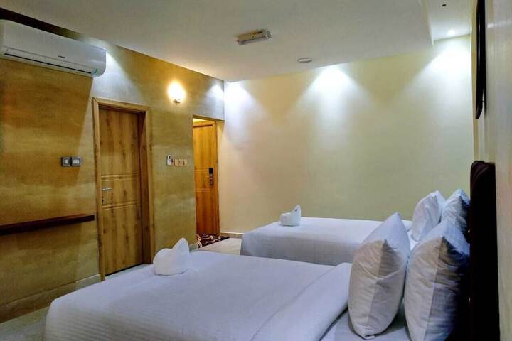 Room 28 of 69