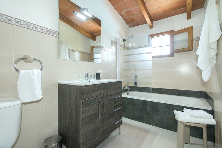 Room 10 of 32