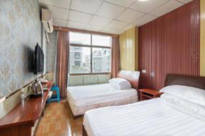 Room 7 of 8